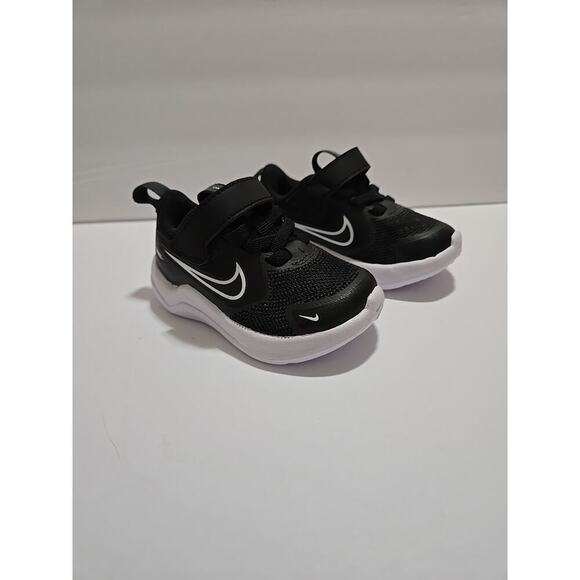 Nike Cosmic Runner TD (toddler ) HM4401 black and white sneaker NIB sz 4C - Picture 1 of 13